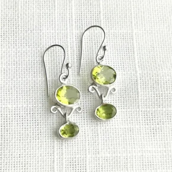 GREEN Peridot dangle drop earrings in Sterling Silver - Picture 6 of 6